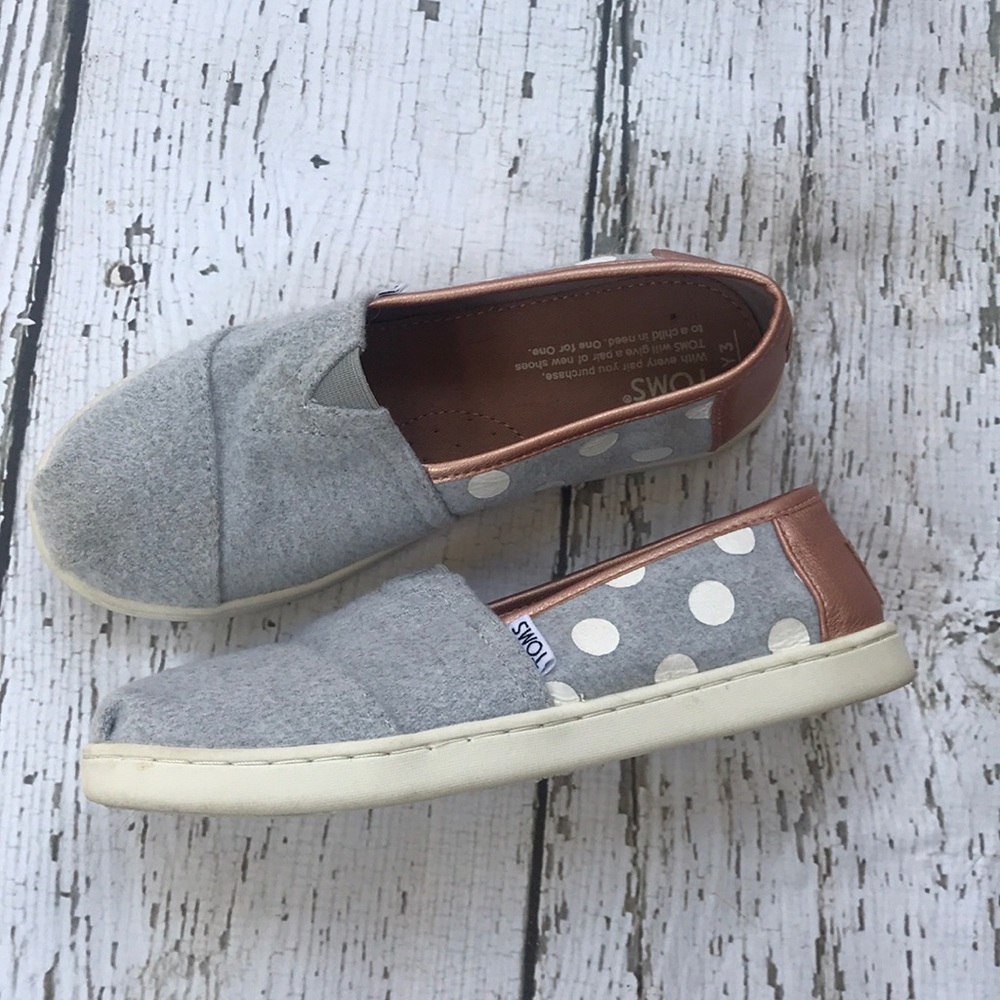 Girl’s Polka Dot Toms Size 3Y